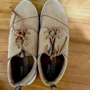 Tom’s shoes